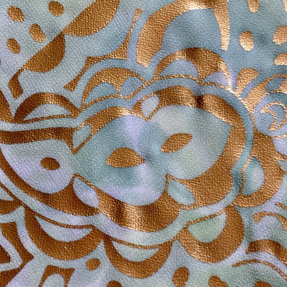 CHARLOTTE RUSSE HALTER BLOUSE W BUILT IN BRA - Picture 4 of 7